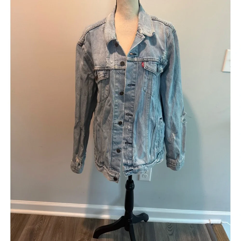 Levis Mens Trucker Jacket Light Wash Distressed Denim Blue size Large